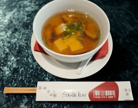 Menu55 - kuřecí vývar s tofu